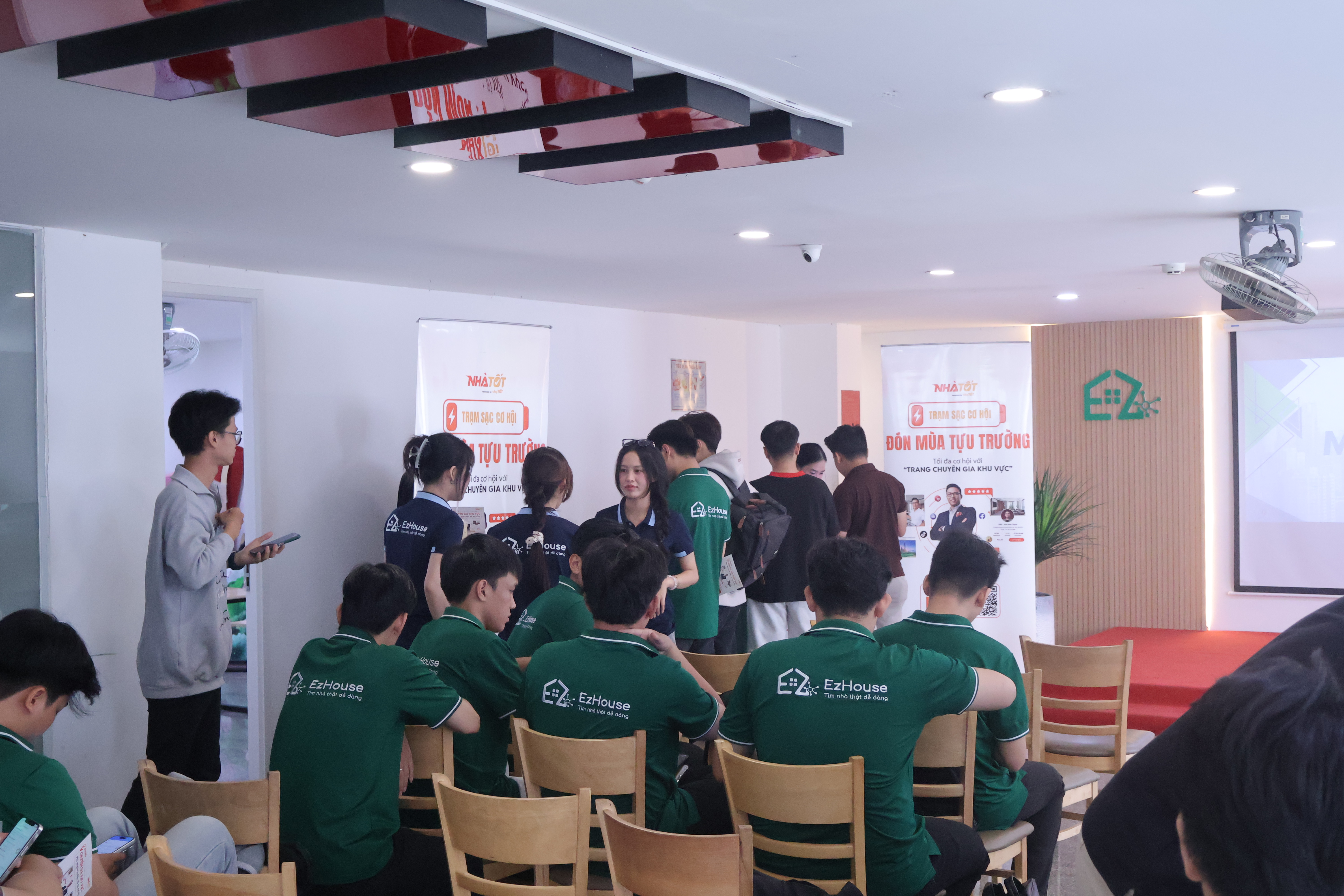 “TRẠM SẠC NĂNG LƯỢNG” TIẾP SỨC ĐỘI NGŨ EZ HOUSE TẠI TÂN BÌNH VÀ GÒ VẤP