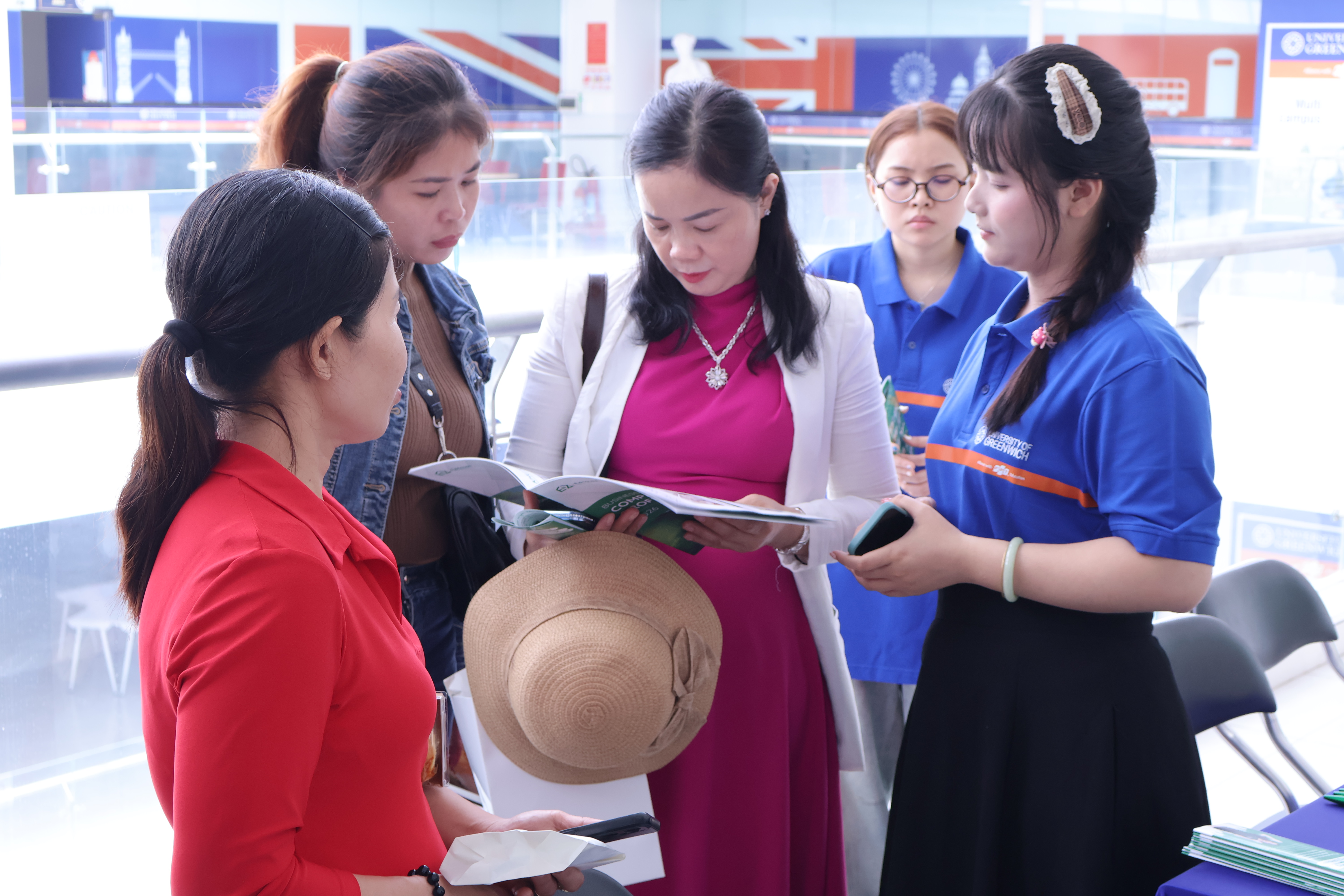 Ez House Đồng Hành Cùng Đại học Greenwich Hỗ Trợ Tân Sinh Viên Tìm Nhà Trọ An Toàn